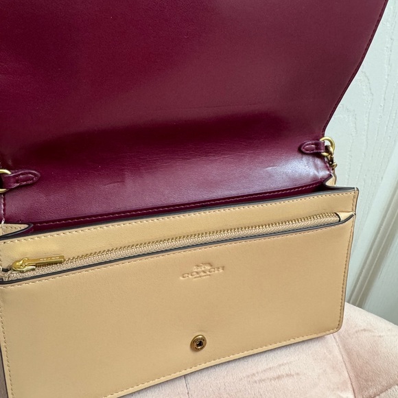 Hayden Foldover Crossbody Clutch In Signature Canvas With Wave Patchwork - Picture 4 of 10